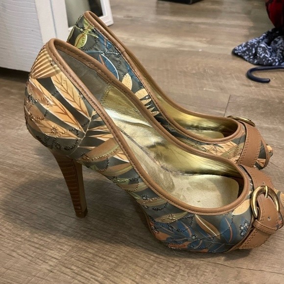 Women’s Peep Toe Heels Size 8 - Picture 3 of 5